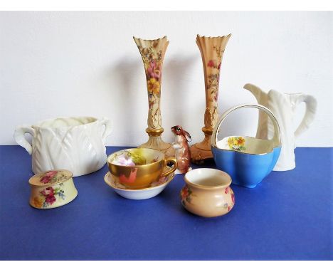 A good selection of mostly early 20th century&nbsp;small ceramics to include Royal Worcester Blush porcelain