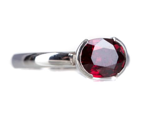 RUBY RING,the oval ruby of approximately 2.21 carats, to a platinum mount, size M 1/2, 5.6g