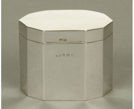A George V silver caddy, faceted form, Birmingham 1921, 135 grams.  Height 7 cm (see illustration).
