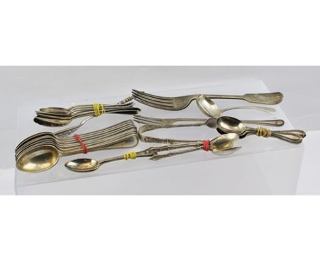 A COLLECTION OF MISCELLANEOUS SILVER ITEMS, mixed years and Assay houses, includes tea and coffee spoons, Apostle spoons, ber