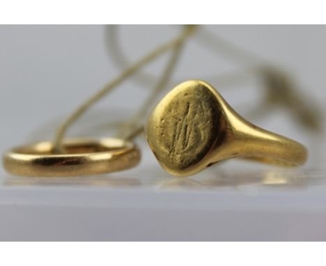 AN 18ct GOLD WEDDING BAND, together with an 18ct gold SIGNET RING, combined weight 11g. 