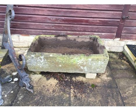 A VINTAGE RECTANGULAR STONE TROUGH 76cm x 46cm x 19cm 