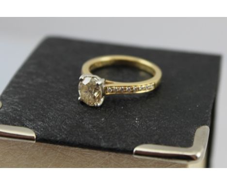 AN 18CT YELLOW GOLD ONE CARAT DIAMOND SOLITAIRE RING with diamond set shoulders, stamped "750", size M 