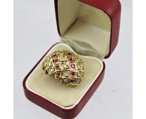 A CONTEMPORARY 18CT GOLD LADY'S RING inset rubies and diamonds, ring size N, overall weight 18g 