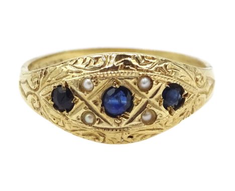 9ct gold sapphire and pearl ring, hallmarked - Condition Report Approx 1.85gm, size L-M