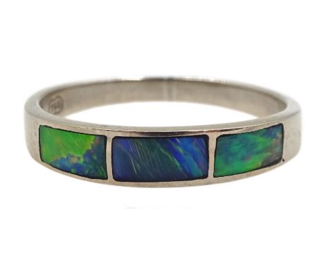 18ct white gold three stone opal ring, rubover set, stamped 750 - Condition Report Approx 2.7gm, size O