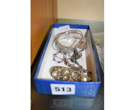 A small quantity of vintage/antique costume jewellery. 