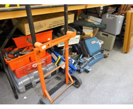 A very large quantity of tools to include car jacks, power tools and hand tools (qty). 