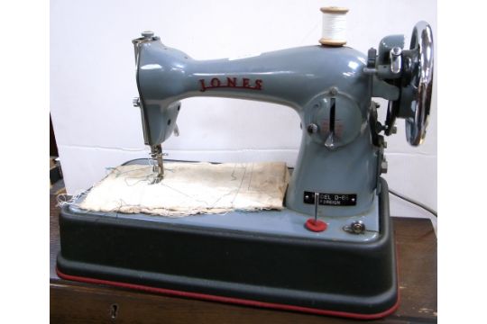 A Cased Jones CB Model D40 Sewing Machine Delectable Jones Cb Sewing Machine A Cased Jones CB Model D40 Sewing Machine Delectable Jones Cb Sewing Machine