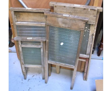 Four vintage wooden and glass washboards of various sizes (4).