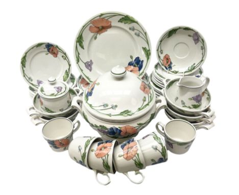 Villeroy &amp; Boch 'Amapola' pattern tea and dinner wares, to include lidded tureen, dinner plates, teacups and saucers, twi