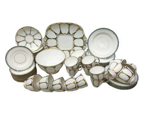 Victorian Davenport part tea service, comprising eight tea cups, twelve tea saucers, nine coffee cups, eleven coffee saucers,