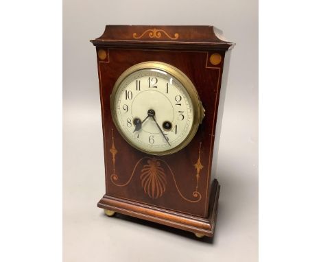   An early 20th century mahogany and marquetry mantel clock, 27 cm high