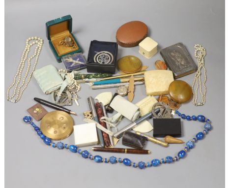   A mixed quantity of jewellery and collectables including 14lk fob watch, a cased set of three yellow metal dress studs, a 9