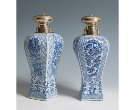 Pair of Chinese vases. Qing dynasty, Kangxi period, 18th century.Hand-painted porcelain. Slight wear to the colour and some c