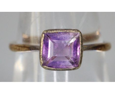 18ct gold amethyst ring, size N 1/2, 2.2g approx.  (B.P. 21% + VAT) 