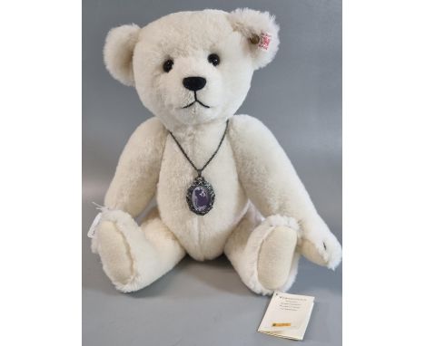 Modern Steiff un-named teddy bear, white bear with necklace in original box.  (B.P. 21% + VAT) 