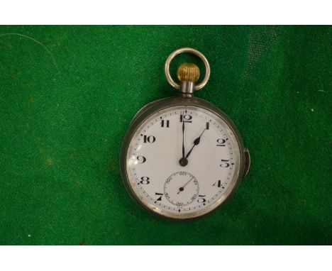 A gentlemen's silver cased pocket watch with repeat movement.