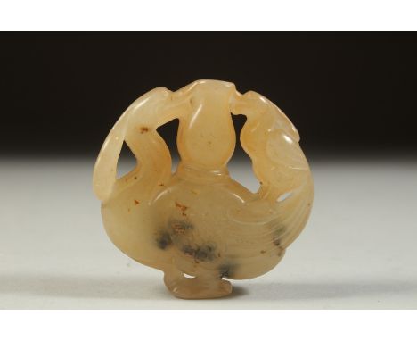 A FINELY CARVED 19TH-EARLY 20TH CENTURY CHINESE HARDSTONE BIRD, possibly jade.
