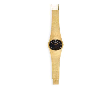 AN 18K AUTOMATIC WRISTWATCH, BY LONGINES, CIRCA 197026-jewel L631J-Cal automatic movement, the black dial with light motifs, 