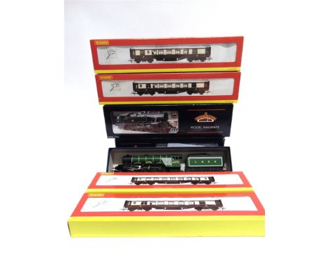 [OO GAUGE]. A MISCELLANEOUS COLLECTION  comprising a Bachmann No.32875K, C.R. Fairburn 2-6-4 tank locomotive, 2085, lined blu