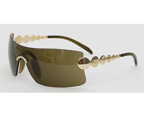 Vintage-Sonnenbrille, Christian Dior. Halbrunde, braune Kunststofglasfront. Vergoldete Metallbügel in Form von Kugeln in verl