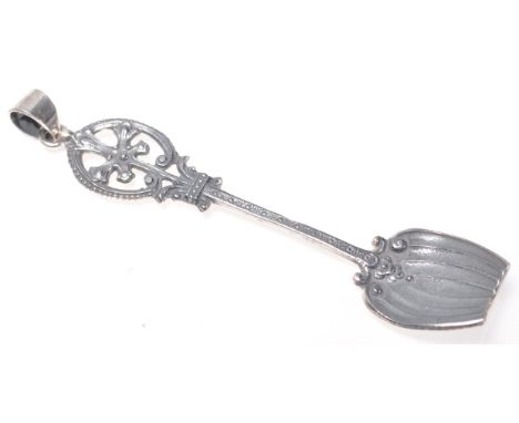 A stamped 925 silver caddy spoon having a pierced decoration finial with reeded decoration, with a pendant bale to the top. W