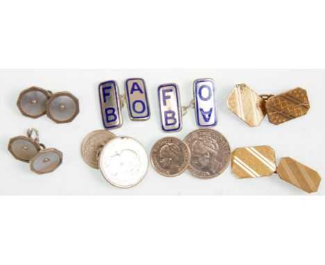 A group of four pairs of vintage gentleman's cufflinks to include a pair of 15ct gold fronted cufflinks, enamelled initials o