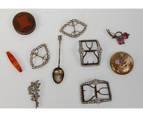 A collection of vintage and antique jewellery to include two pairs of Victorian shoe buckles being set with white stones, a J