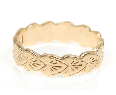 A good 9ct yellow gold, English hallmarked band ring having engraved heart decoration. Makers mark for SH. Total weight 2.6g.