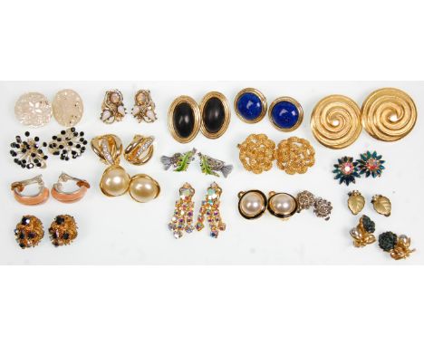 A good group of eighteen pairs of vintage ladies clip on earrings to include multiple gilt examples, some having enamelled de