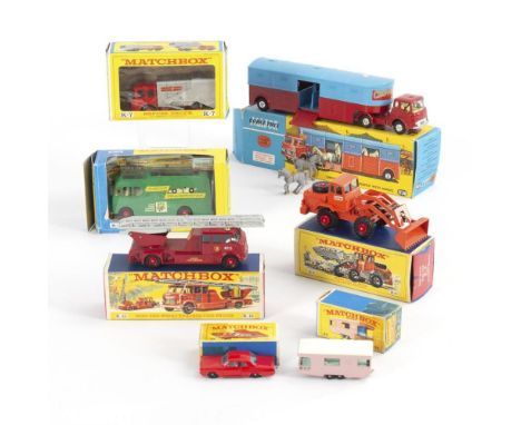 7 originalverpackte Autos6x Matchbox, 1x Corgi Toys. 6x gemarkt "Made in England by Lesney", 1x "Made in Gr. Britain". 1960er