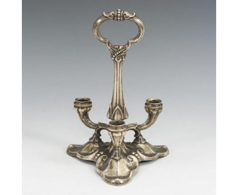 Art-déco-HandleuchterJuwelierstempel Steenaerts/800/M gepunzt. 1. Hälfte 20. Jh.             H 21 cm. 158 g.             3-fl