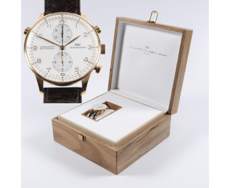             Armbanduhr: Portugieser-Chronograph RattrapanteIWC SCHAFFHAUSEN. Referenz-Nr. 3712, Gehäuse-Nr. 2590217. 750er Ge