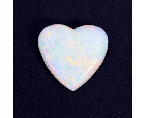 Ungefasster, weißer Opal            8,25 ct. 1,9 x 1,8 x 0,4 cm. 1,65 g.             Großer Herzcabochon mit buntem Farbenspi
