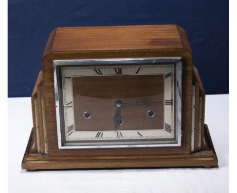 An Art Deco mantle clock