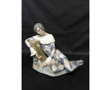 LARGE LLADRO FIGURE OF A HARLEQUIN