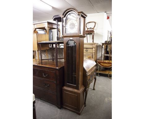 'ENGLISH ELEGANCE' MODERN MAHOGANY LONGCASE CLOCK, WITH TRIPOD WEIGHT DRIVEN STRIKING  AND CHIMING MOVEMENT, GLASS WAIST DOOR