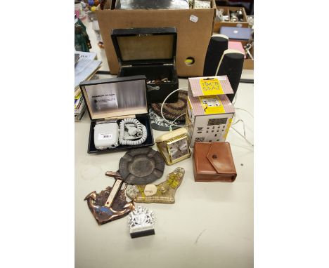 VICTORIAN BLACK MOROCCO JEWELLERY BOX CONTAINING SOME TRINKETS; TO INCLUDE RONSON 'M' TYPE ELECTRIC RAZOR, IN CASE; MORPHY RI