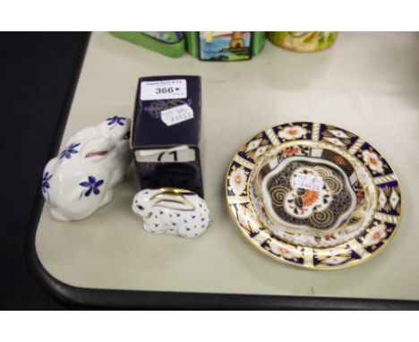 BOXED ROYAL CROWN DERBY PAPERWEIGHT 'BABY RABBIT', A POOLE POTTERY RABBIT, CROWN DERBY 'JAPAN' PATTERN 6" SIDE PLATE AND A SI