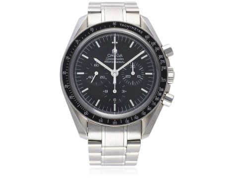 A GENTLEMAN'S STAINLESS STEEL OMEGA SPEEDMASTER PROFESSIONAL CHRONOGRAPH BRACELET WATCH DATED 2009, REF. 35735000 WITH ORIGIN