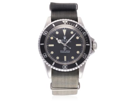 A GENTLEMAN'S STAINLESS STEEL BRITISH MILITARY ROLEX OYSTER PERPETUAL SUBMARINER WRIST WATCH ISSUED IN 1974, REF. 5513 "MIXED