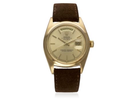 A GENTLEMAN'S 18K SOLID GOLD ROLEX OYSTER PERPETUAL DAY DATE WRIST WATCH CIRCA 1968, REF. 1811
D:&nbsp;Champagne dial with gi