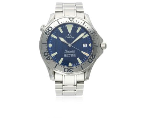A GENTLEMAN'S FULL SIZE STAINLESS STEEL OMEGA SEAMASTER AUTOMATIC PROFESSIONAL 300 BRACELET WATCH CIRCA 2003 
D: Electric blu