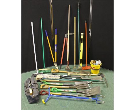 A quantity of hand tools including shears and saws along with other gardening equipment (qty)