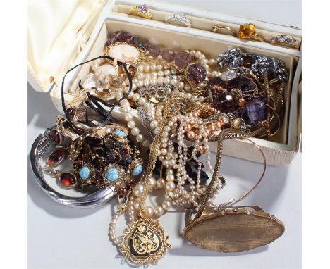 Mixed jewellery, to include necklaces, bangle, etc, (qty)