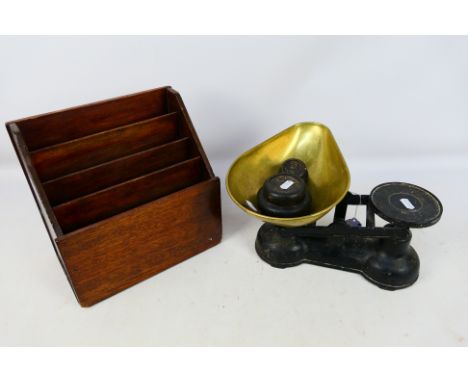A set of Salter scales and weights and a stationary rack. [2]. [W]