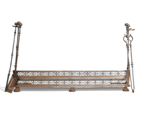 An English steel fender, 19th century, the pierced frieze with lyre decoration, raised on pad feet, 23cm high, 133cm wide, 32