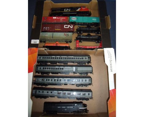 New York Central 6604 Hobbycraft Life-Like engine and set of four carriages, a CN5626 diesel engine and a selection of rollin