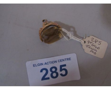  Sale Item:    9 CT GOLD & JEWEL FOB   Vat Status:   No Vat   Buyers Premium:  This lot is subject to a Buyers Premium of 15%